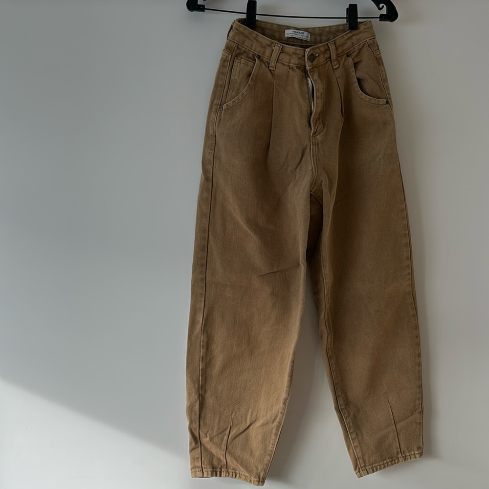 Baggy jeans in brown